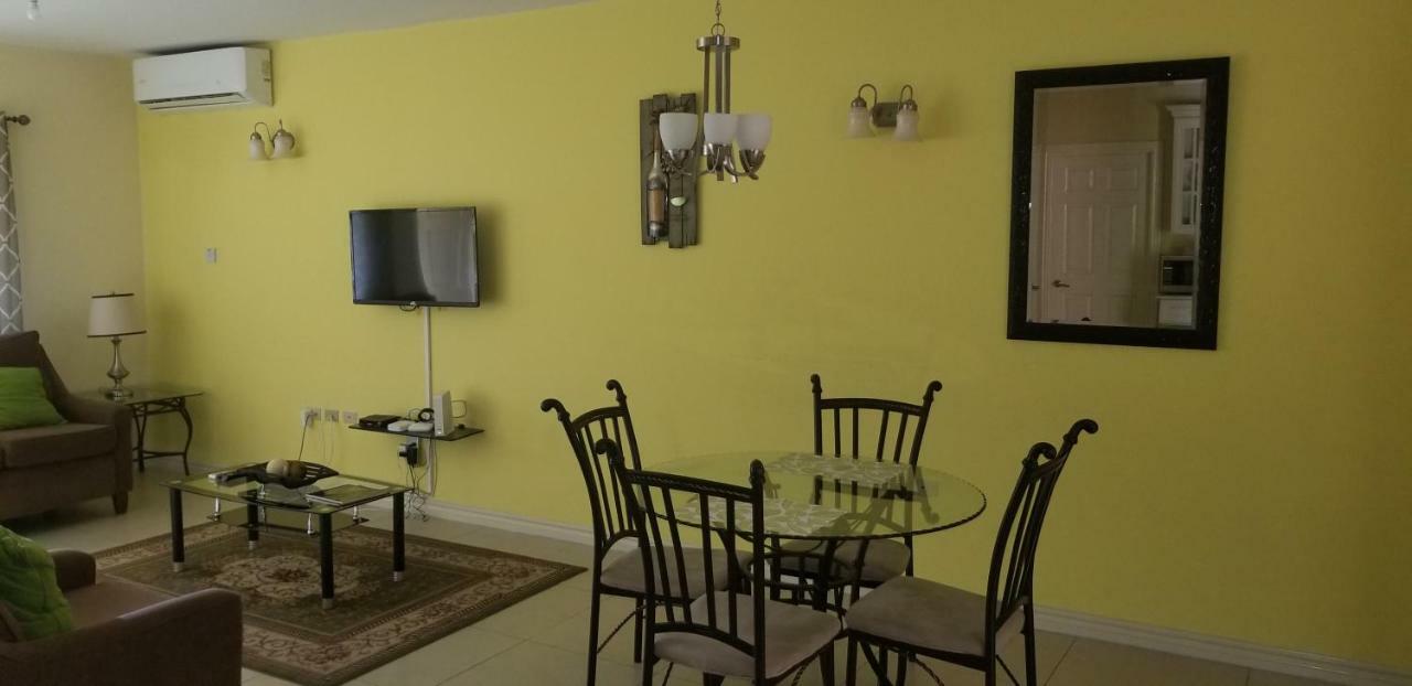 Apt 12, Executive Suites Ja - Palms Enfield Esterno foto